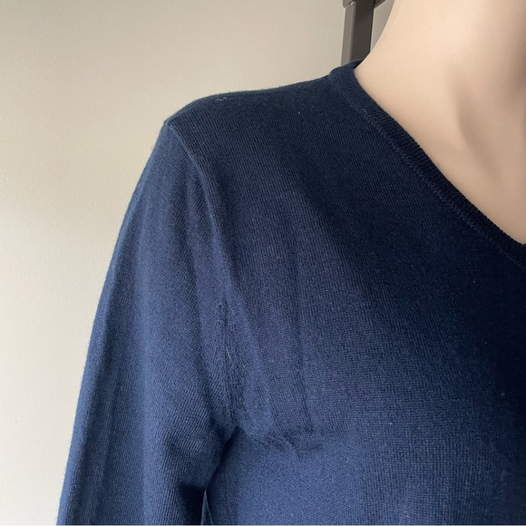 J Crew 100% Merino Wool Vneck Knit Sweater Navy Blue Women’s Size Small - Picture 4 of 6
